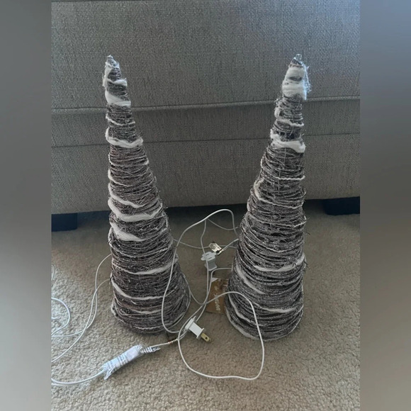 NEW 2 Pack  12" Natural Gray Snow Rattan Cone Battery Operated Lit Tree - Picture 5 of 6